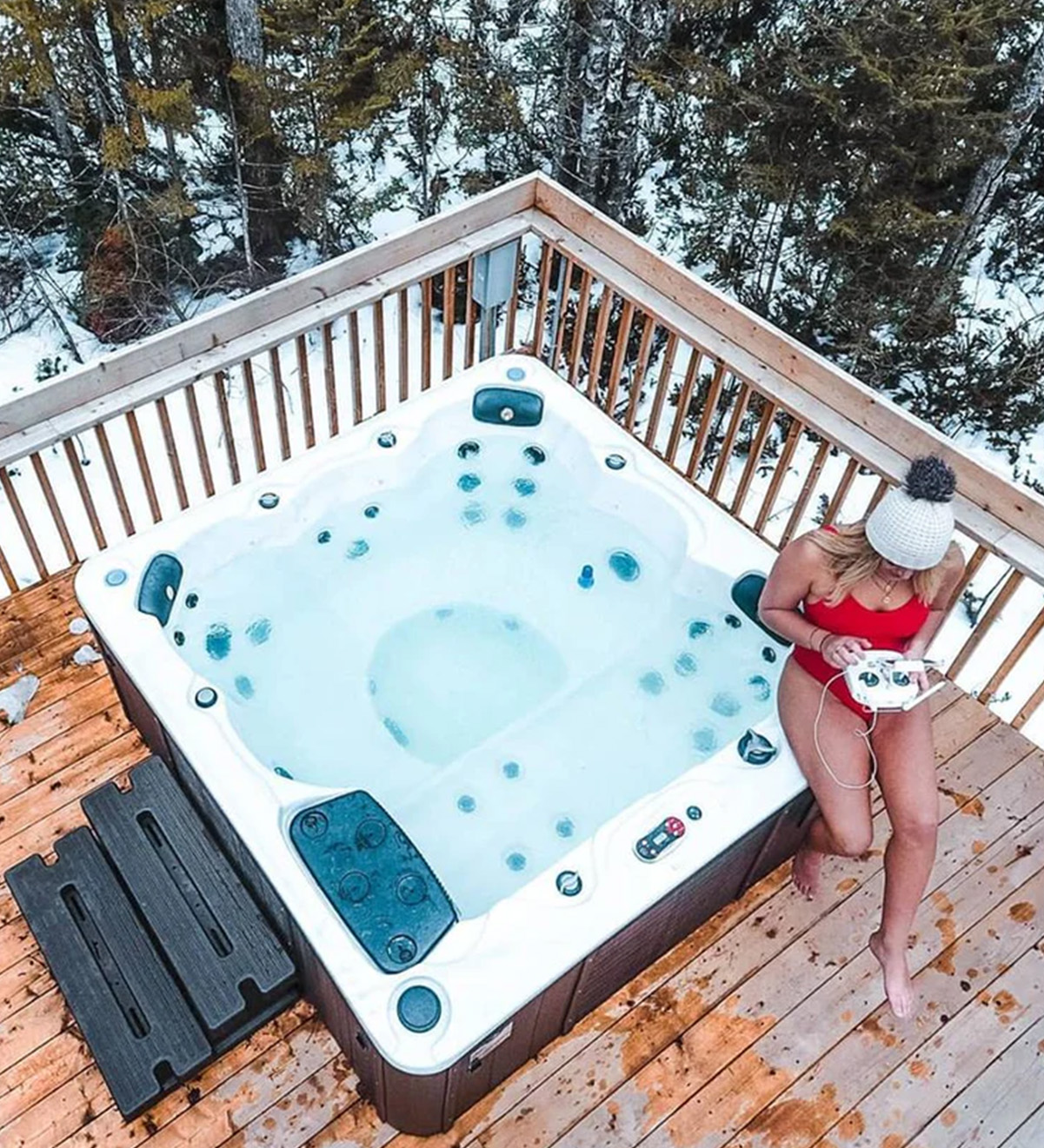 Winnipeg UV 35-Jet 5-6 Person Hot Tub - Image 4